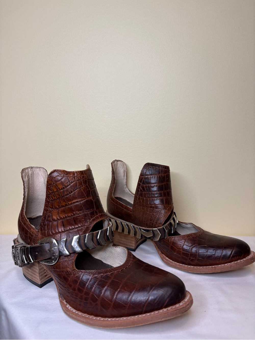 Freebird by Steven Brown Croc-Embossed Cutout Ankle Boots Size 7